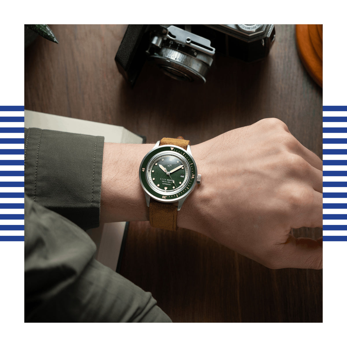 AV86 1956 Marine Automatic ceramic bezel close-up