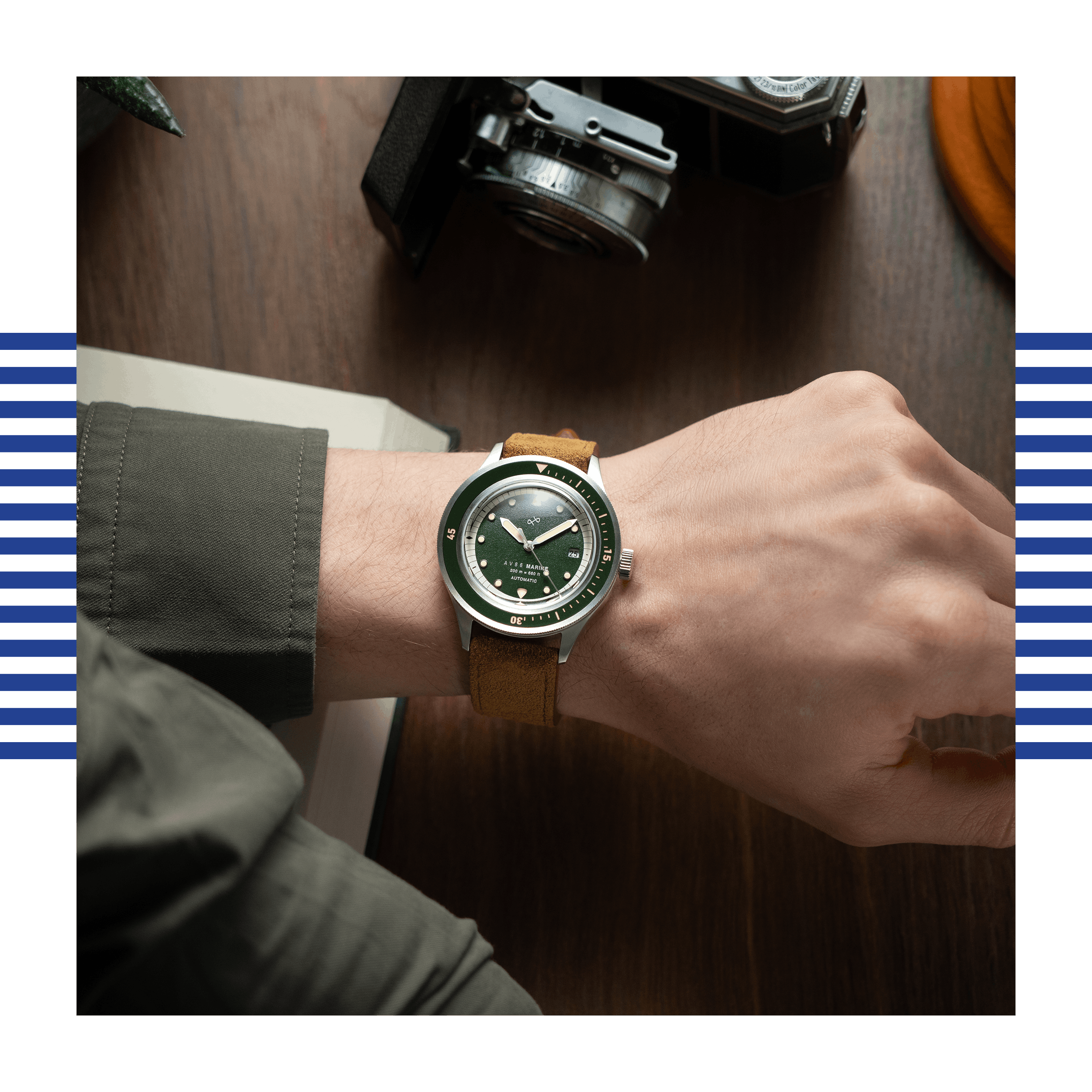 AV86 1956 Marine Automatic ceramic bezel close-up