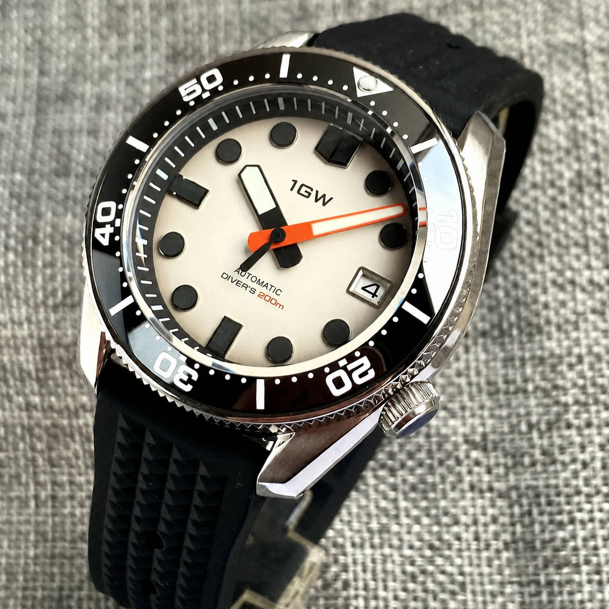 1GW Lume Cream Diver 200m automatic watch, angled view of the cream lume dial and 1GW dial logo