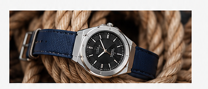 Navy strap lifestyle shot