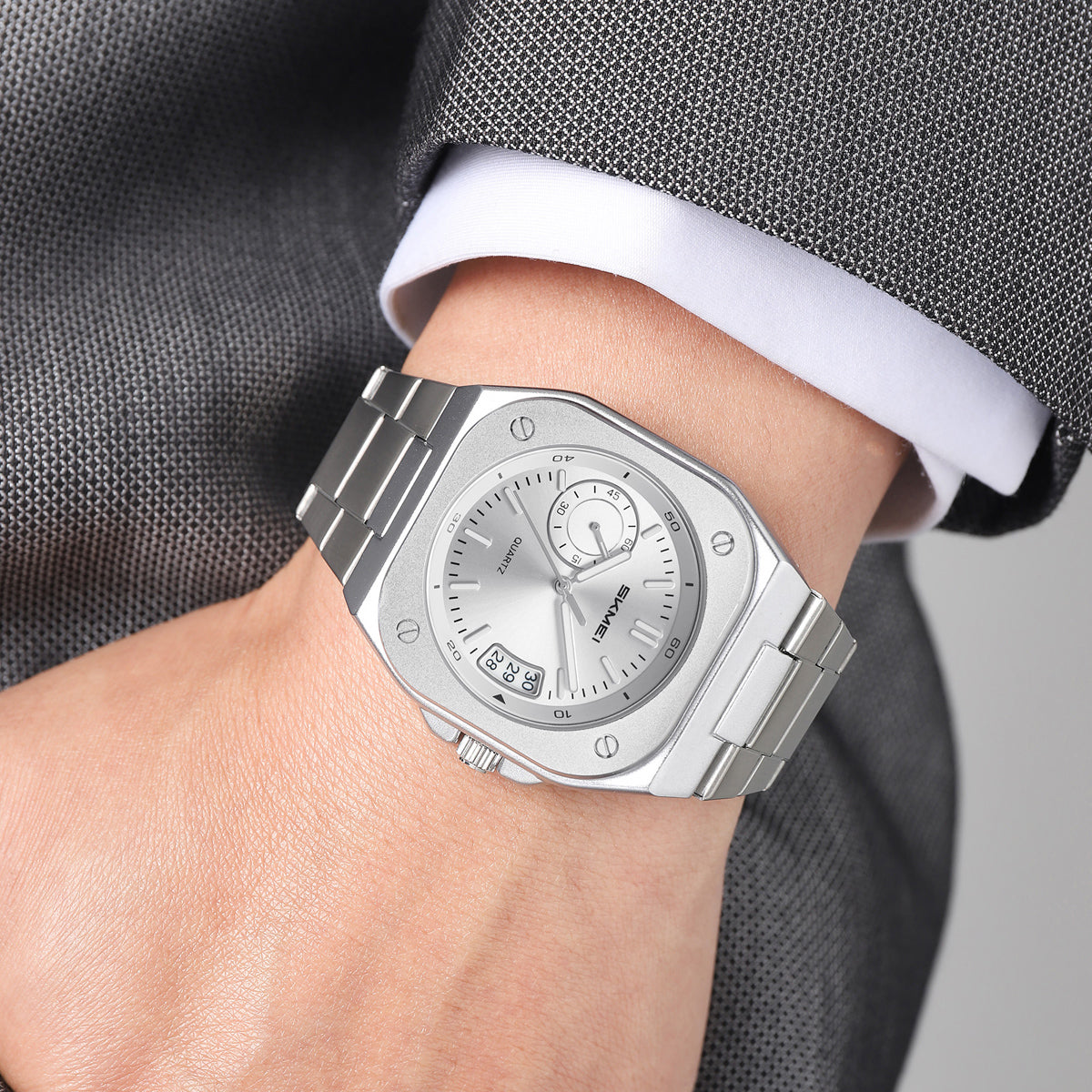 SKMEI 2572 silver dial worn on a wrist