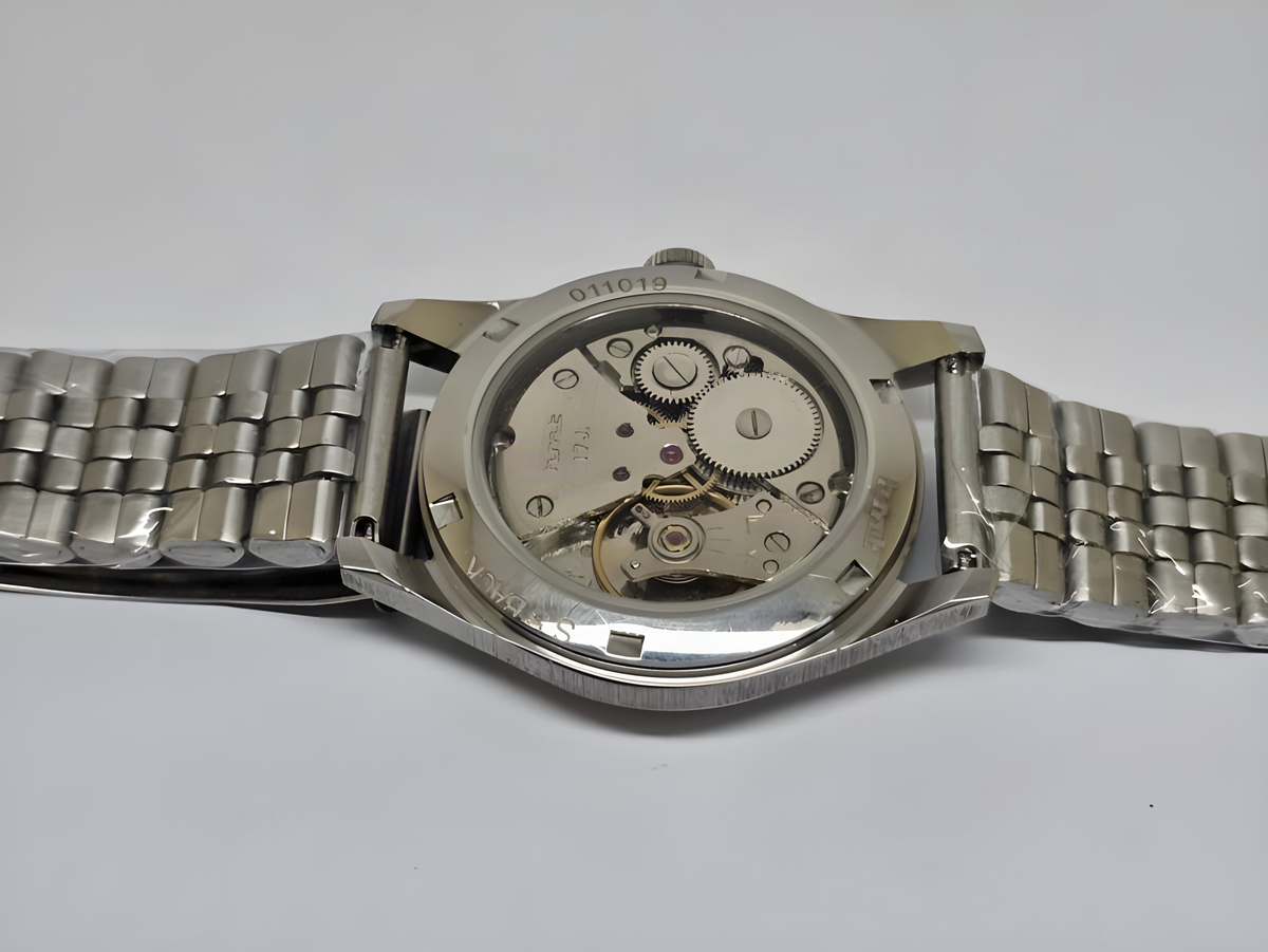 Vintage HMT Pilot hand-winding movement