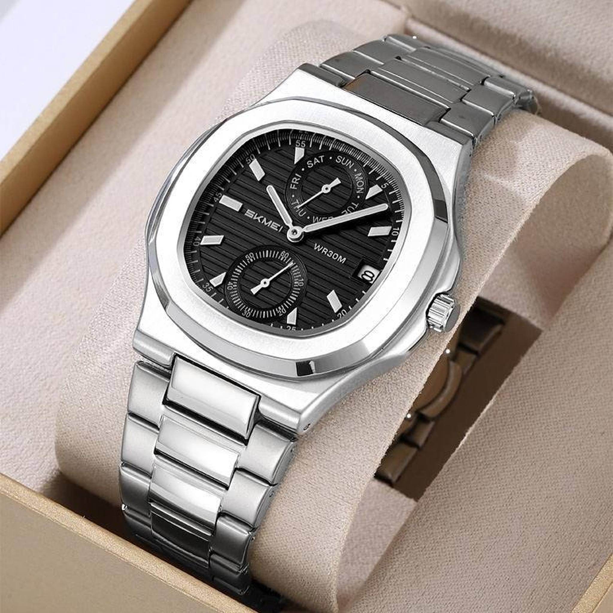 SKMEI 2423 silver case black dial lifestyle product photo
