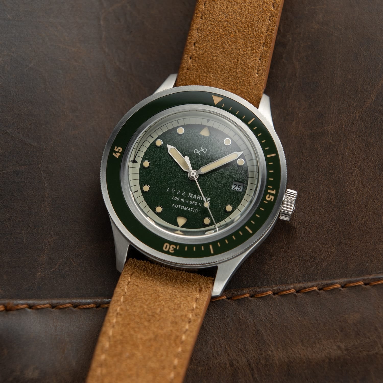 AV86 1956 Marine Automatic green dial detail