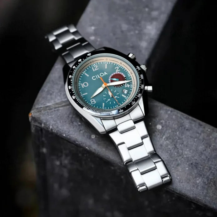 Red Casual analog quartz watch, supplier photo 1