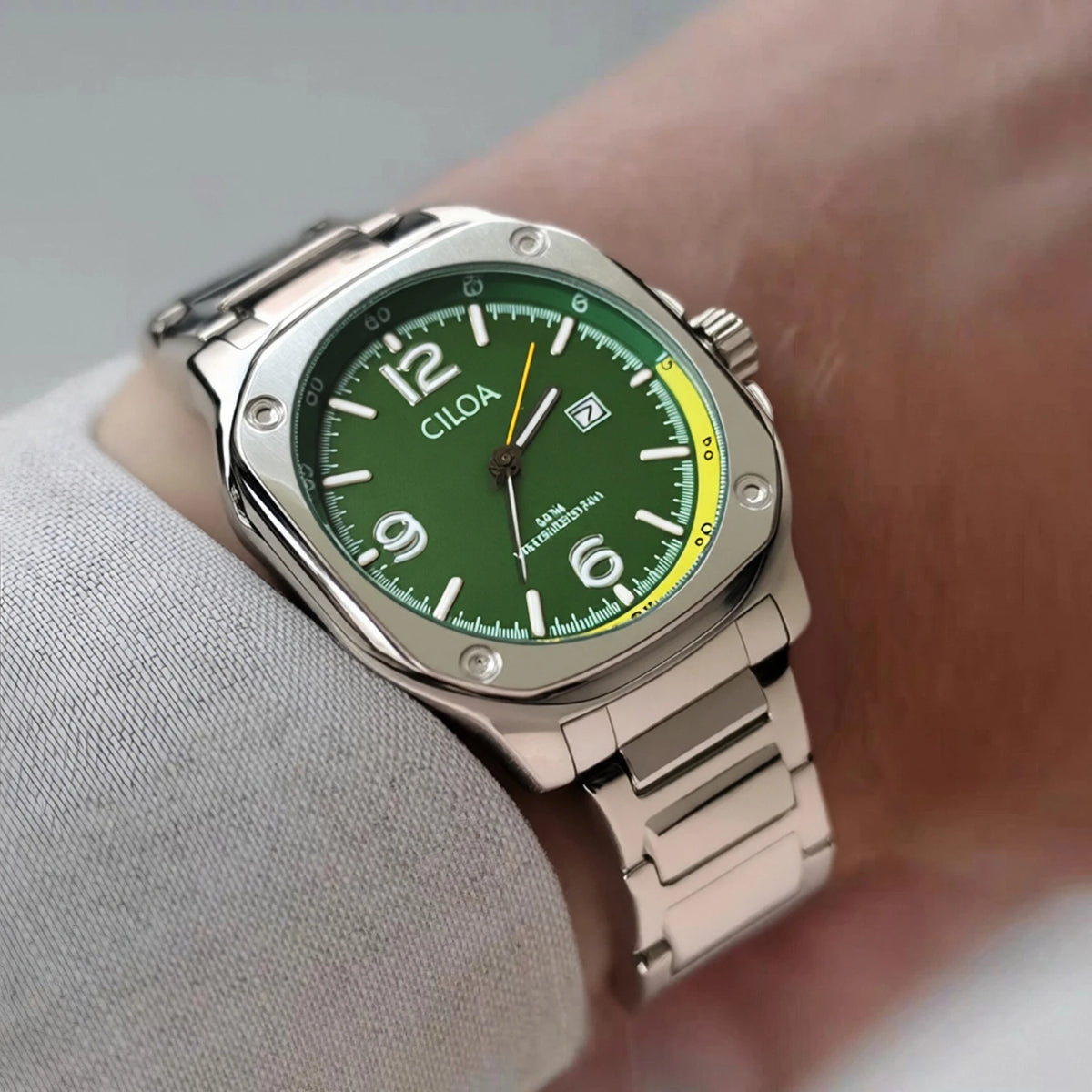 Round Calendar analog quartz watch, supplier photo 1