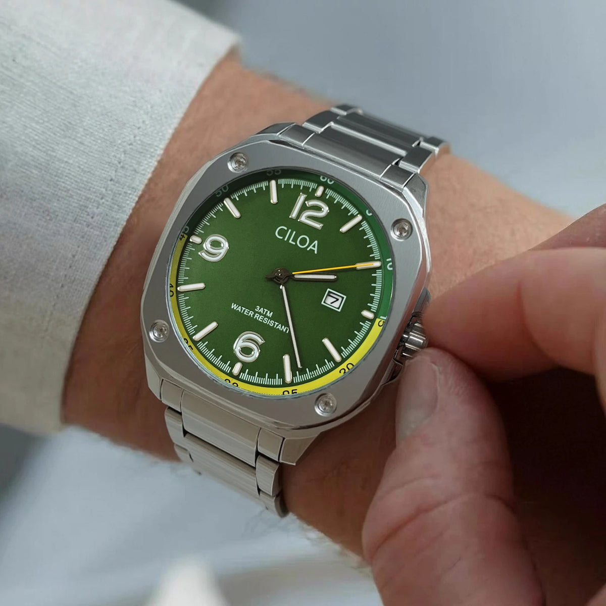 Round Calendar analog quartz watch, supplier photo 3