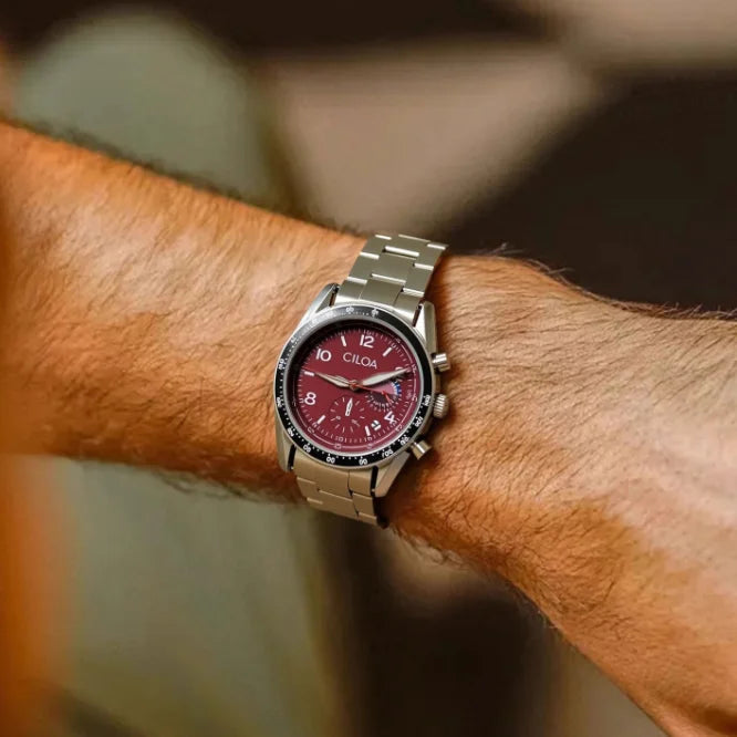 Red Casual analog quartz watch, supplier photo 4