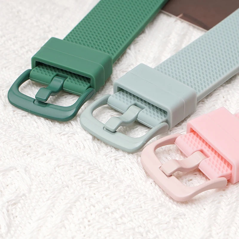Colour-matched buckle detail