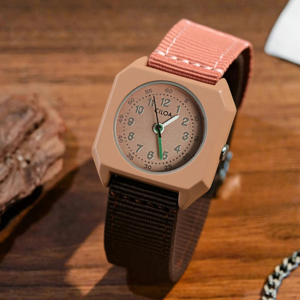 Children's Square analog quartz watch, supplier photo 1