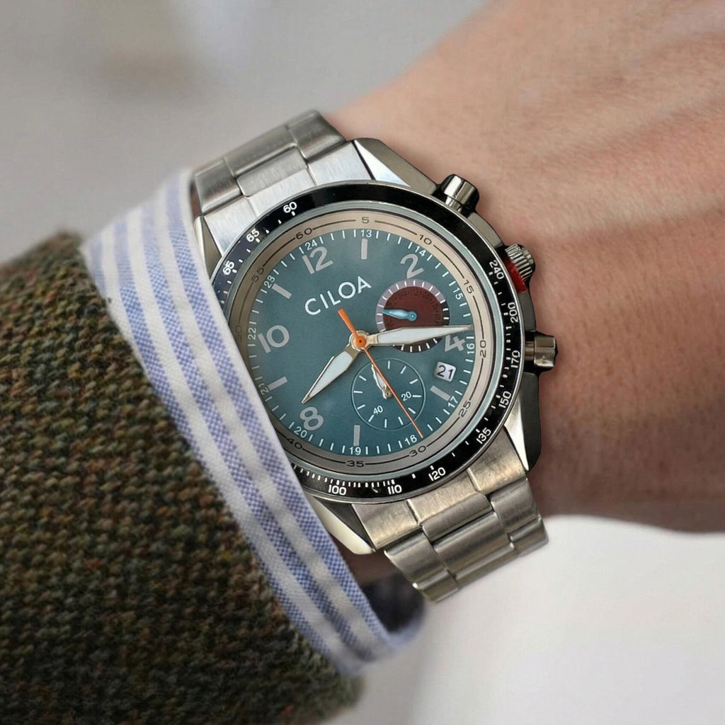 Red Casual analog quartz watch, supplier photo 2