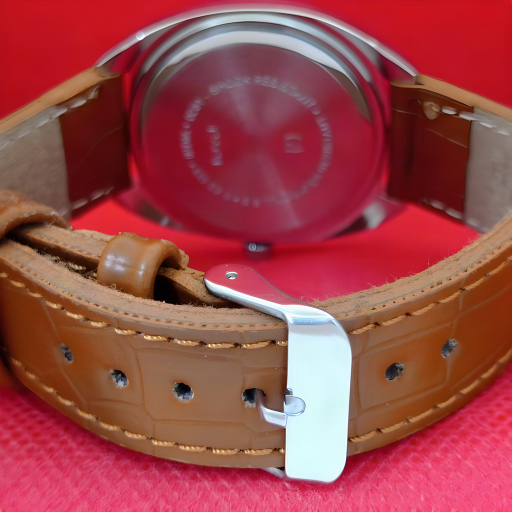 Vintage HMT Kohinoor tan strap and buckle detail