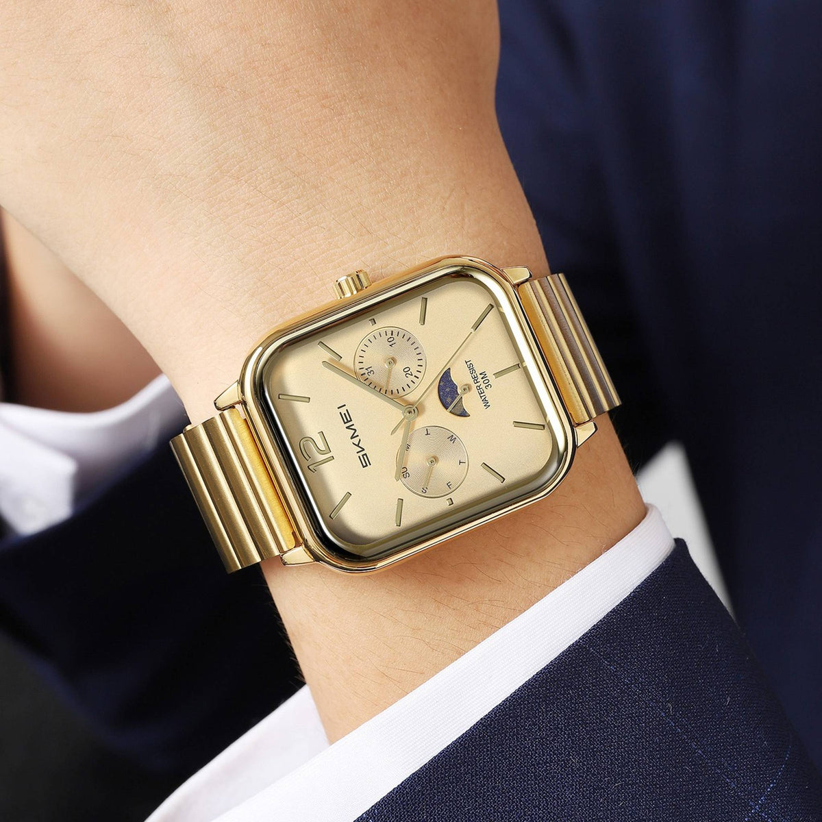 SKMEI 2509 gold bracelet and gold dial worn on wrist