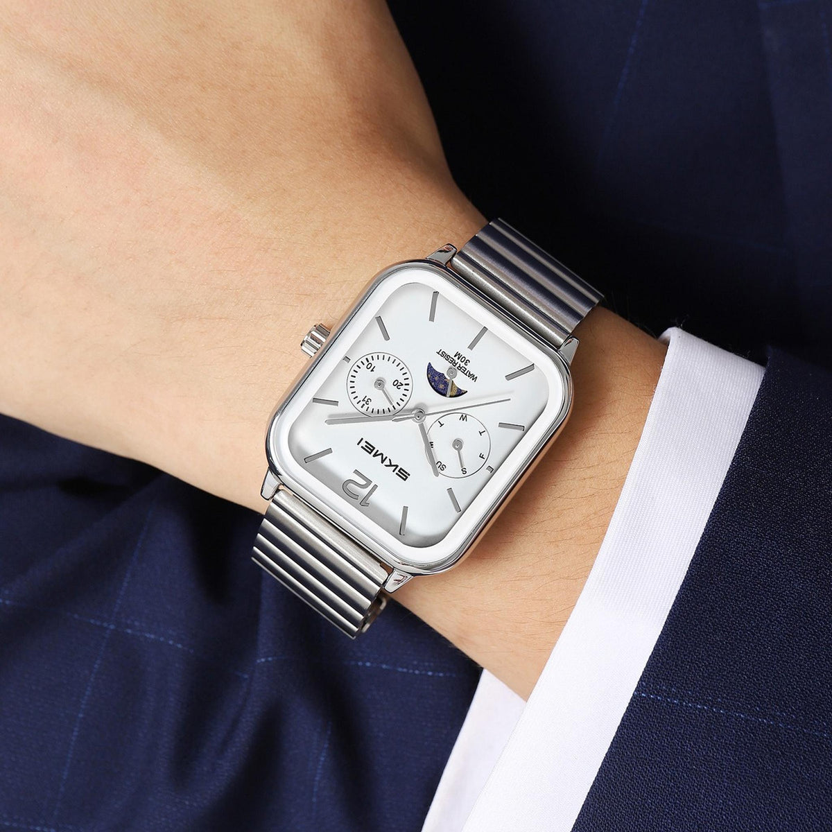 SKMEI 2509 silver bracelet and white dial worn on wrist