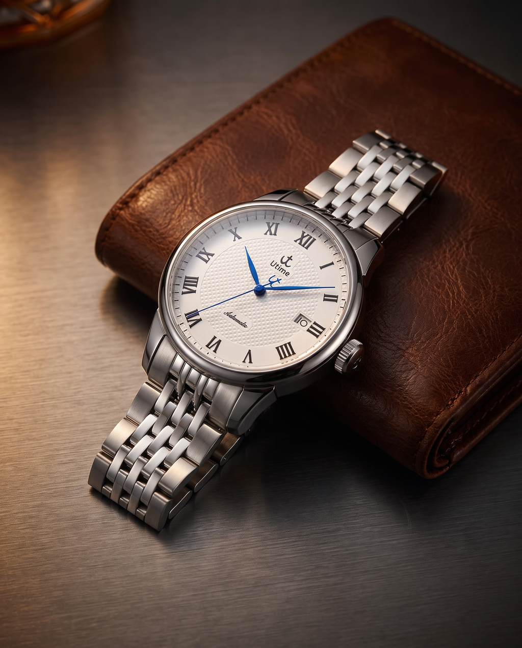 Utime U0030G with leather wallet — lifestyle