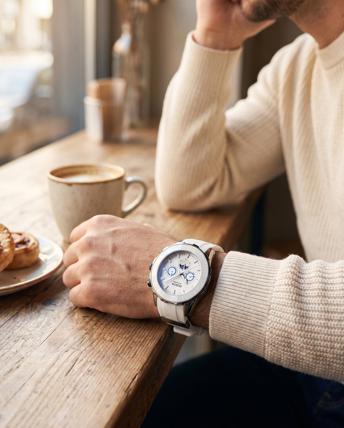 SKROX Silver/White worn casual cafe
