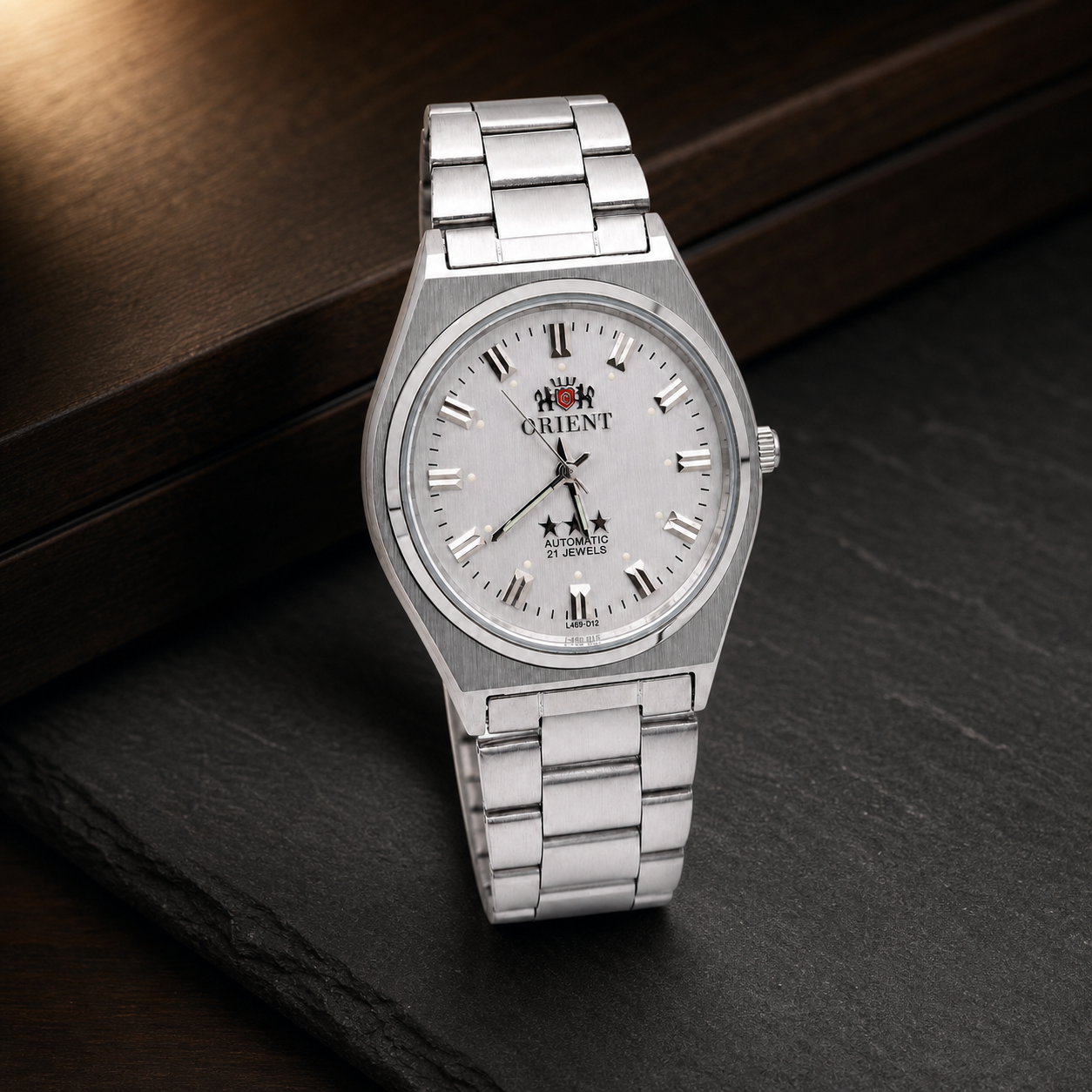 Orient 3 Stars L469-D12 silver automatic watch in an elegant dark slate and walnut setting