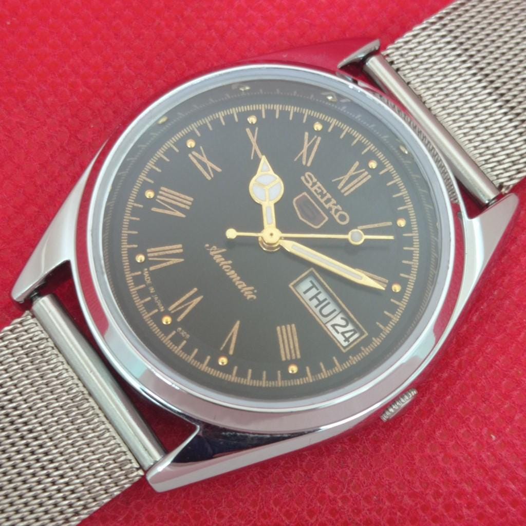 Vintage Seiko 5 6309A black Roman numeral dial a966 — exact watch photo 7