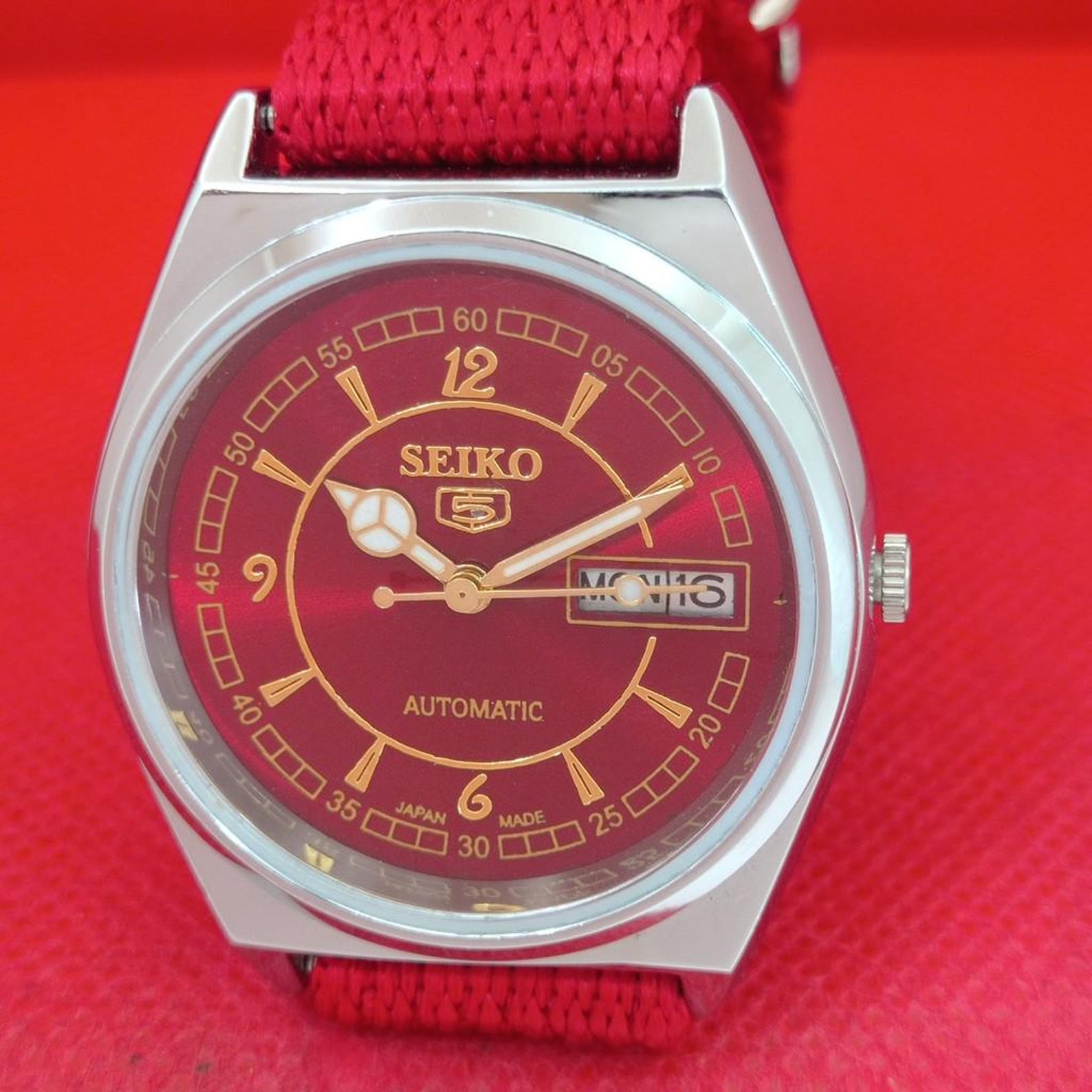 Vintage Seiko 5 6309A red dial a1055 — exact watch photo 4