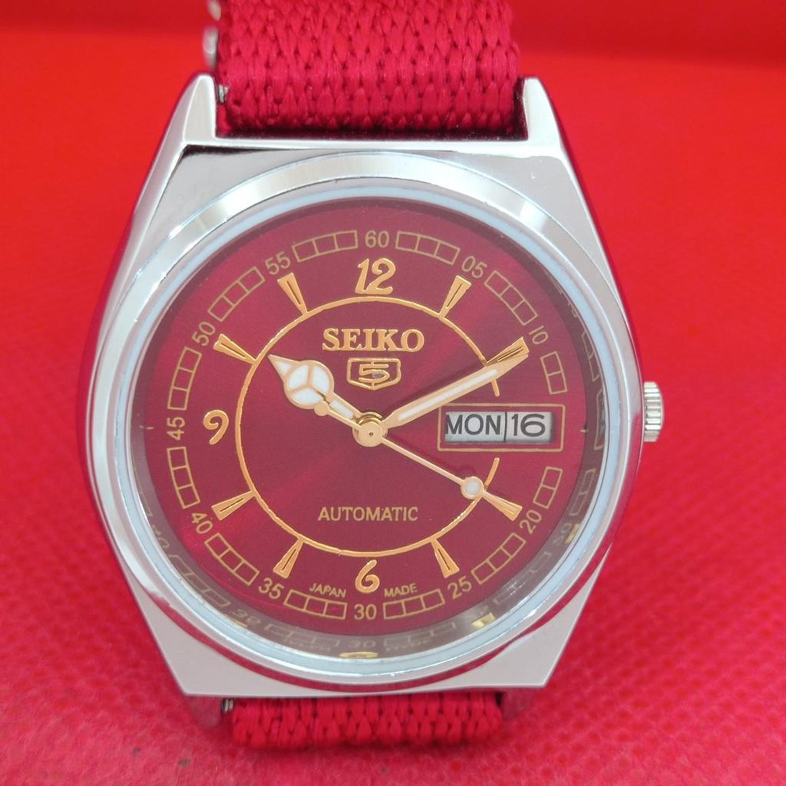 Vintage Seiko 5 6309A red dial a1055 — exact watch photo 5