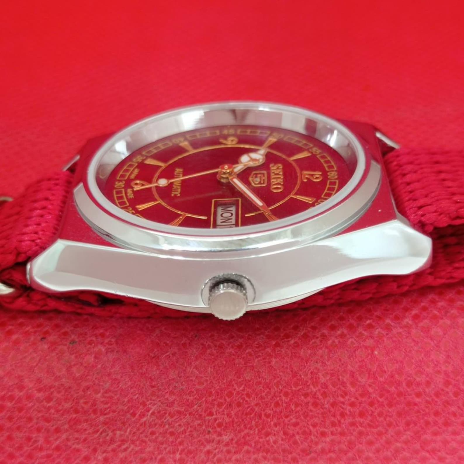 Vintage Seiko 5 6309A red dial a1055 — exact watch photo 6
