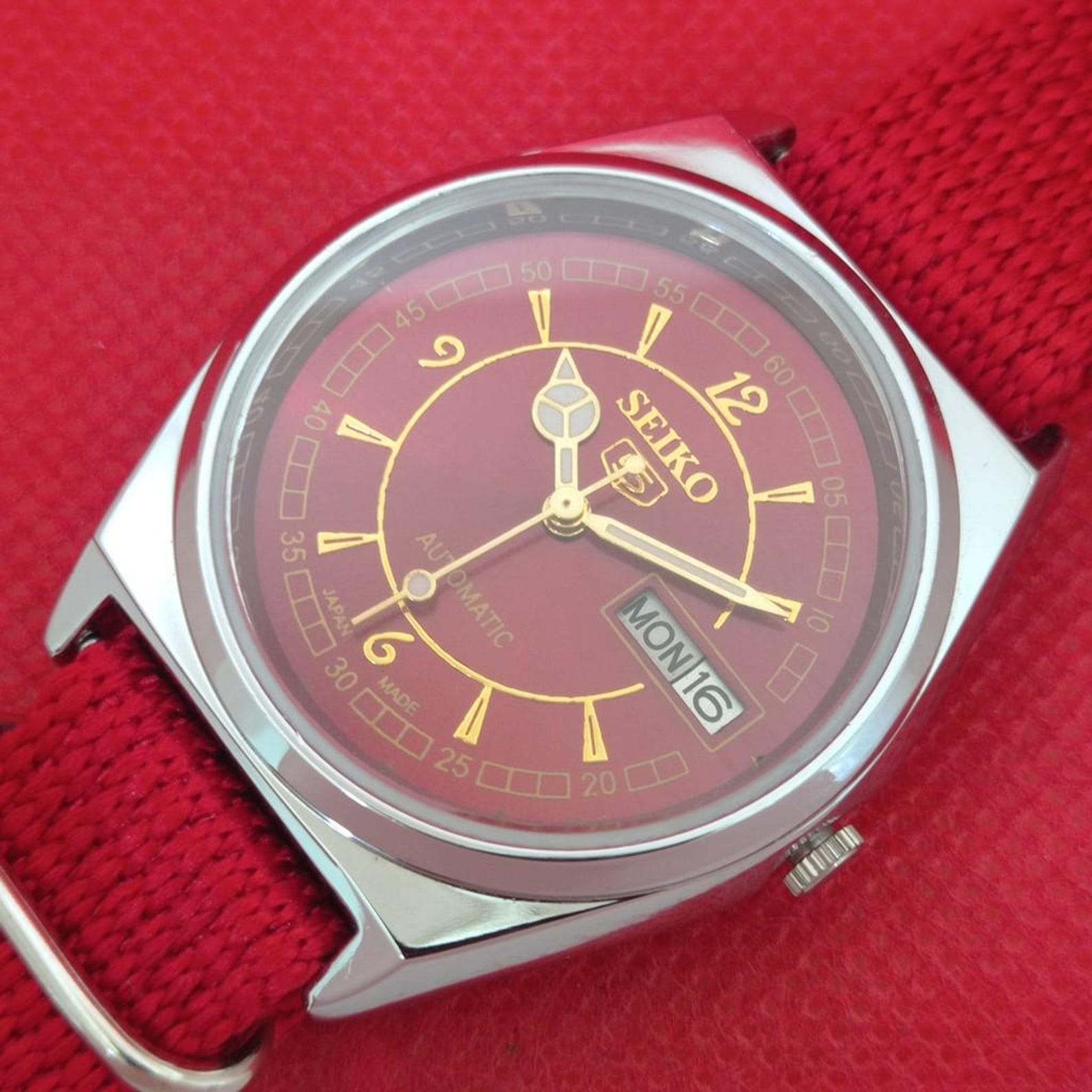 Vintage Seiko 5 6309A red dial a1055 — exact watch photo 7