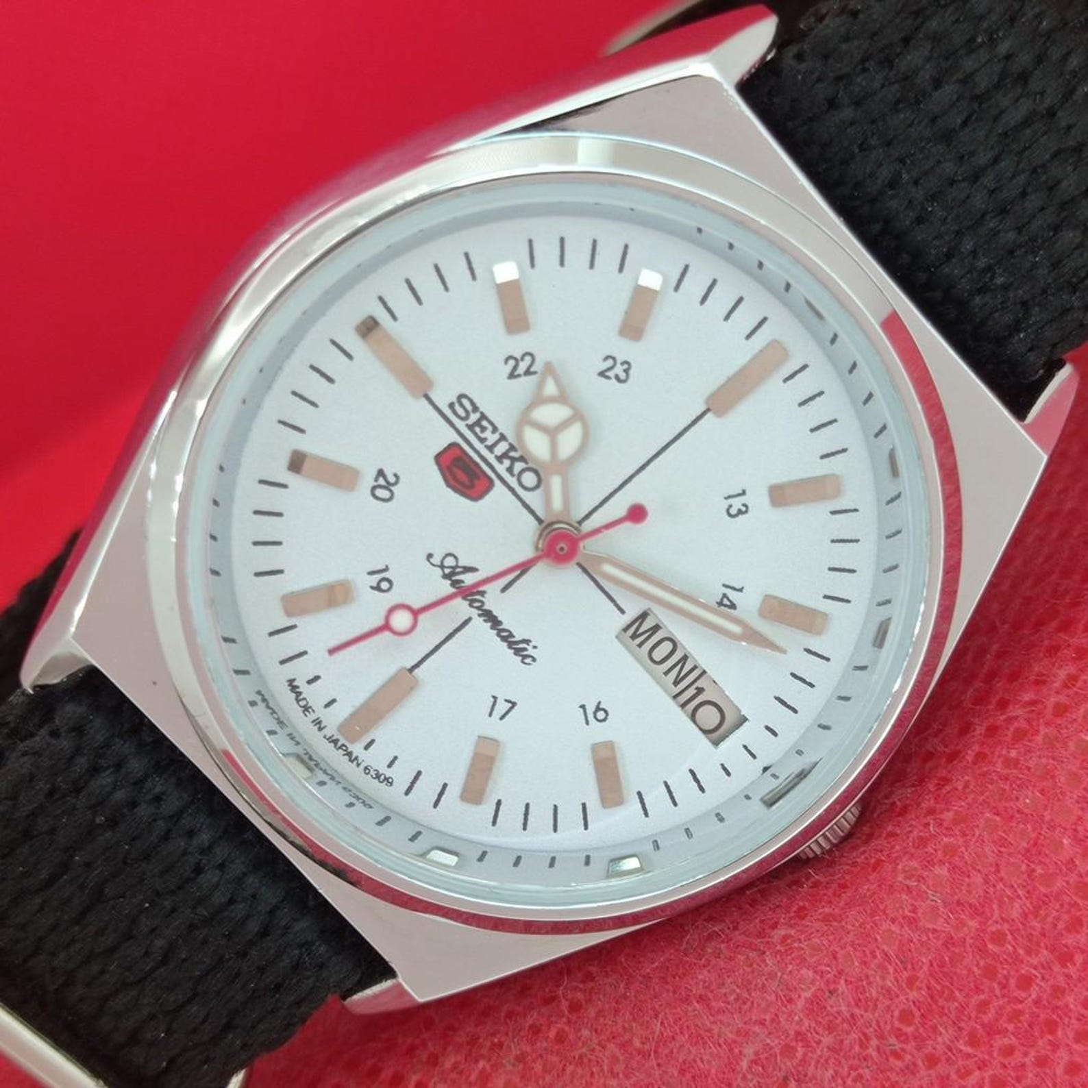 Vintage Seiko 5 6309A white dial a837 — exact watch photo 1