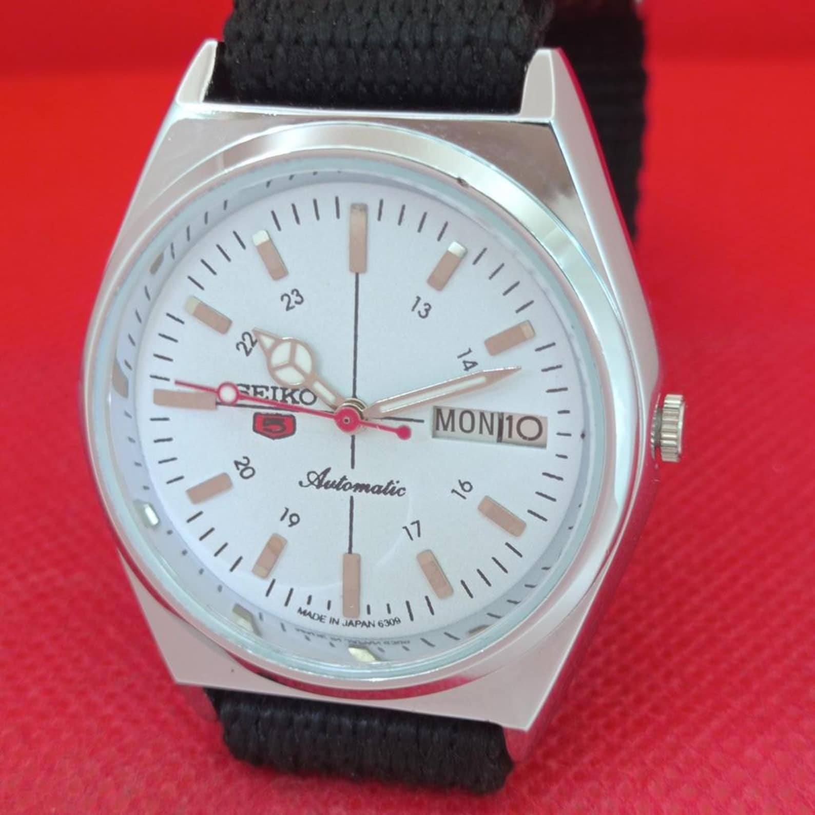 Vintage Seiko 5 6309A white dial a837 — exact watch photo 4