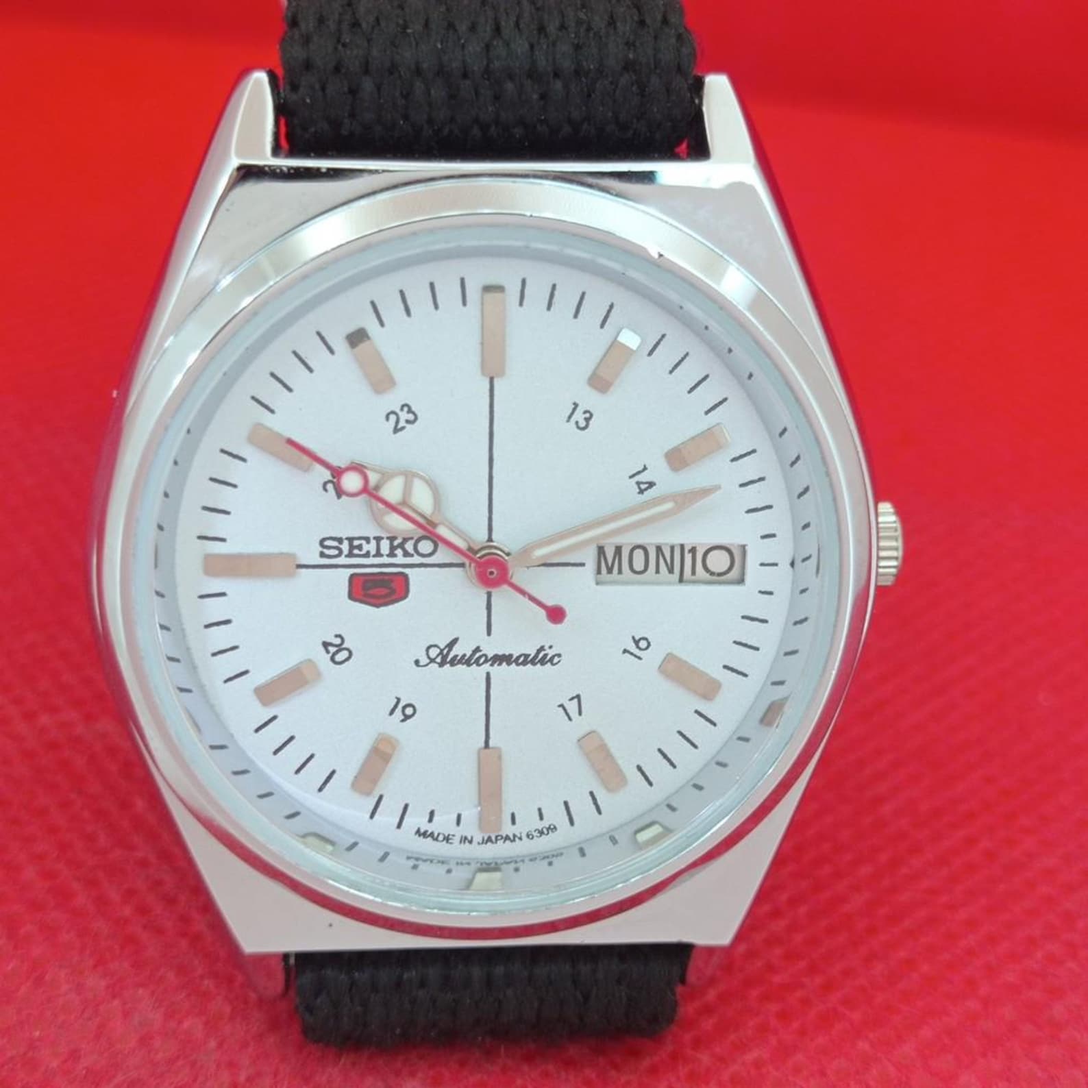 Vintage Seiko 5 6309A white dial a837 — exact watch photo 5