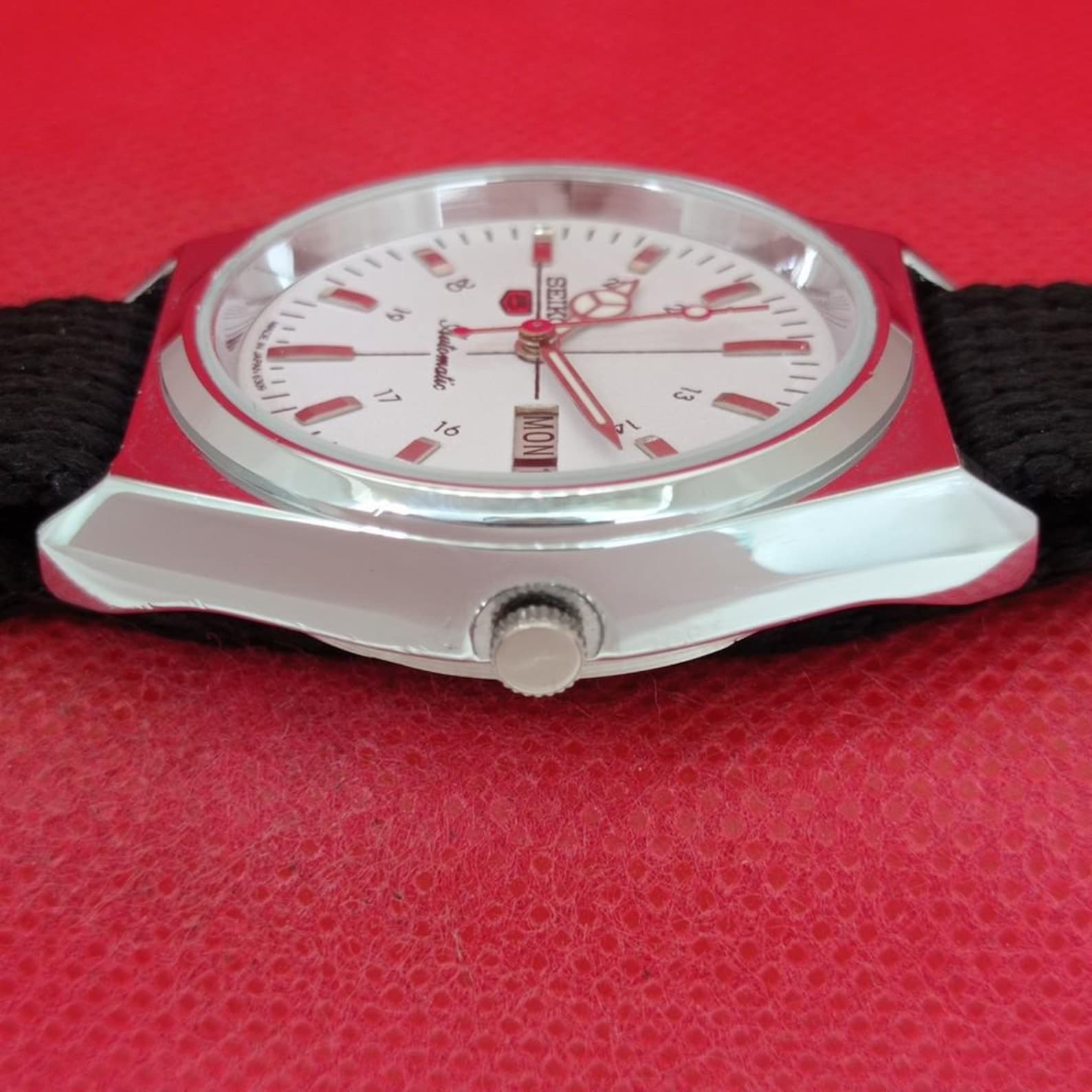 Vintage Seiko 5 6309A white dial a837 — exact watch photo 6