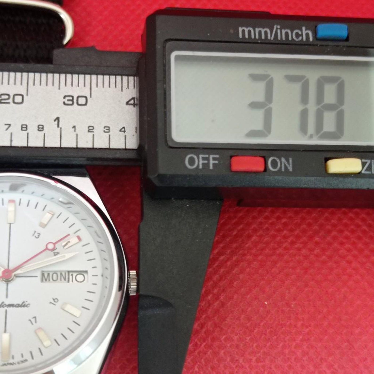 Vintage Seiko 5 6309A white dial a837 — exact watch photo 8