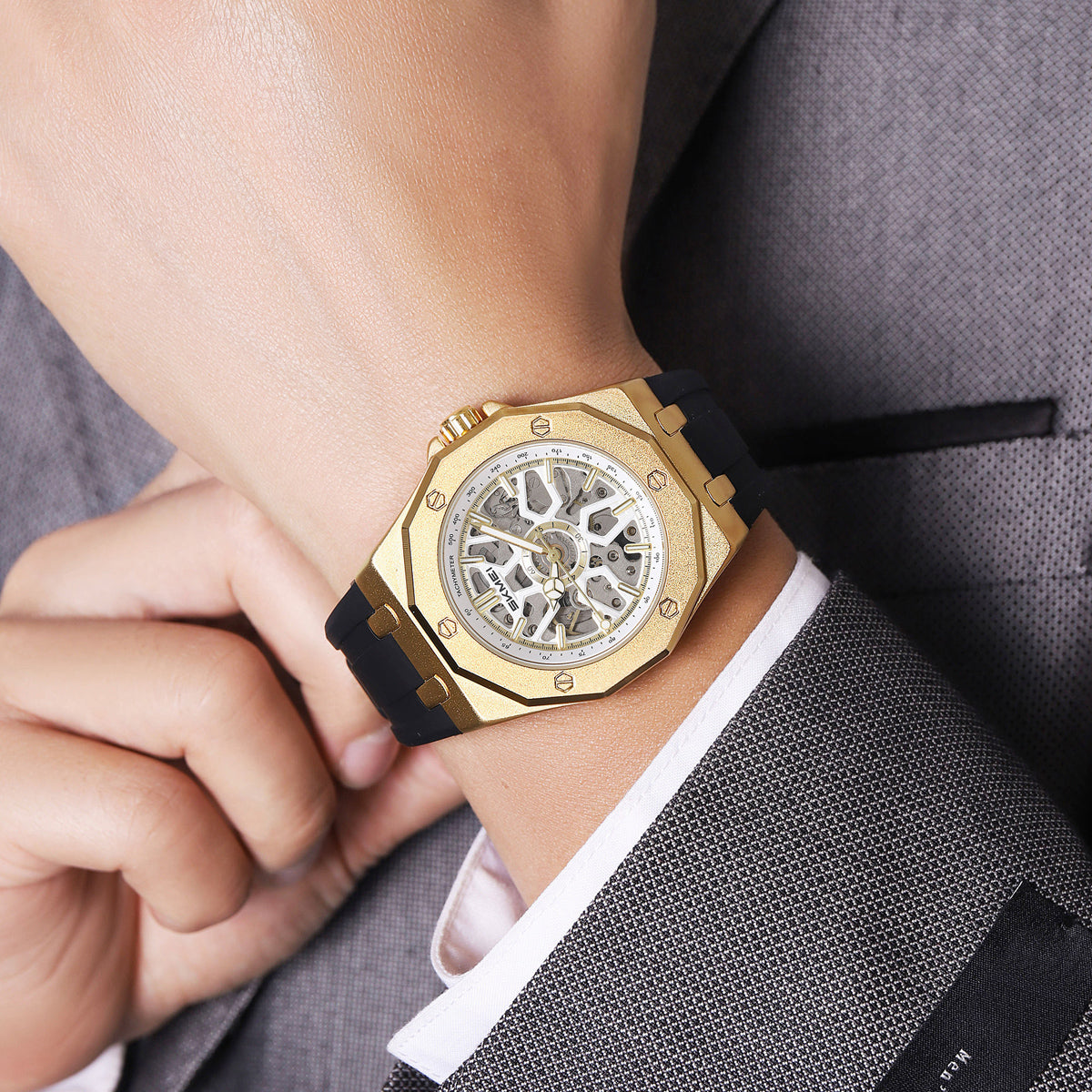 SKMEI M036 Gold Silicone wrist shot