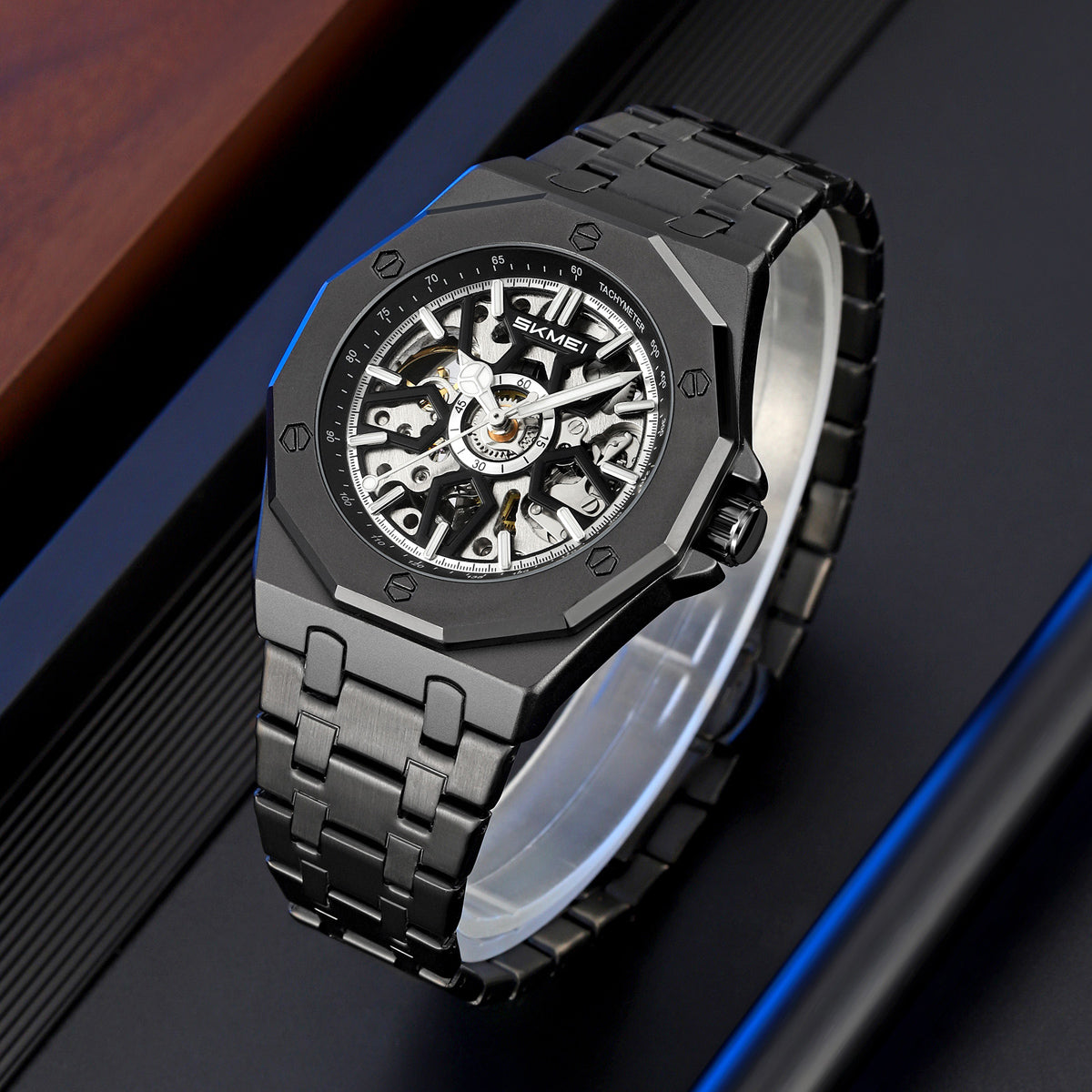 SKMEI M036 Gold Silicone on wrist